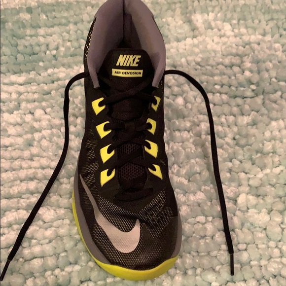 Nike basketball shoes - Picture 3 of 8